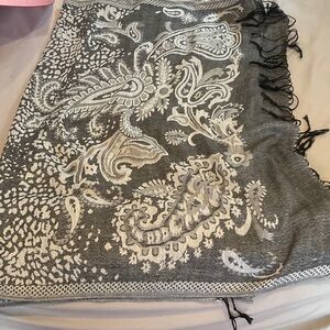 Pashmina Gray and Cream Paisley Scarf